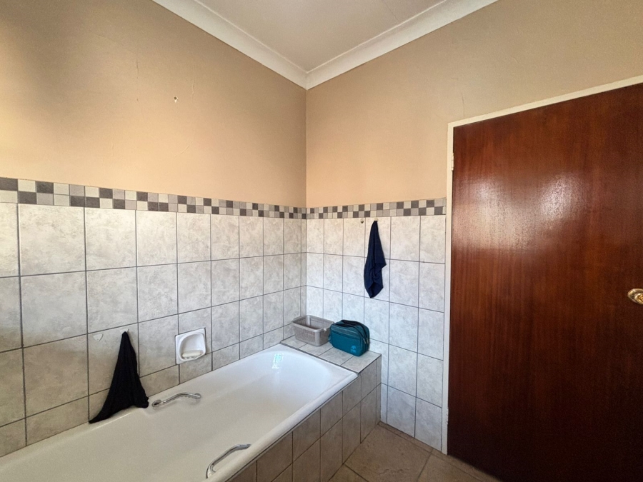 3 Bedroom Property for Sale in La Hoff North West